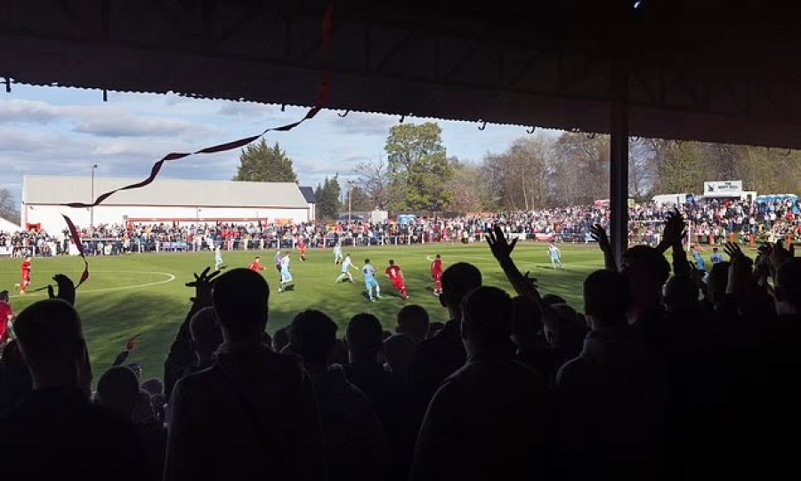 Klubi britanik detyrohet t’i zhvillojë dy ndeshje të Kupës në të njëjtën ditë, veç 30 minuta njëra pas tjetrës