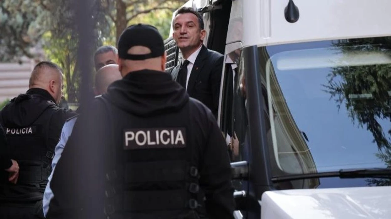 Transferimi i Veliajt në Burgun e Fierit, Ministria e Drejtësisë u përgjigjet Çuçit dhe Xhafajt: Po verifikohen procedurat