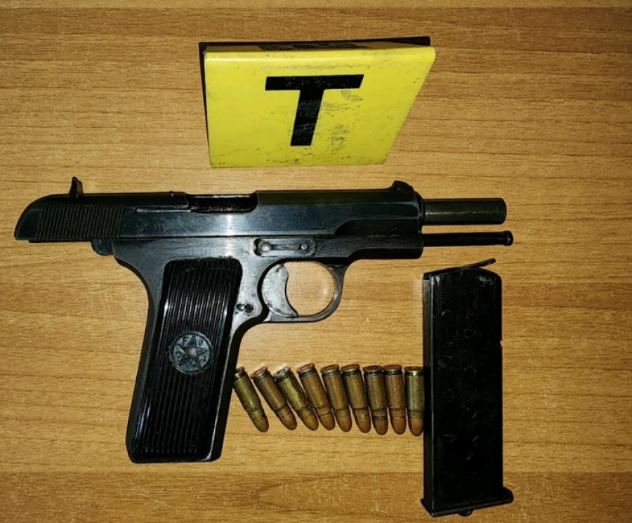 Policia sekuestron një armë zjarri në shtëpinë e 57-vjeçarit në Ferizaj