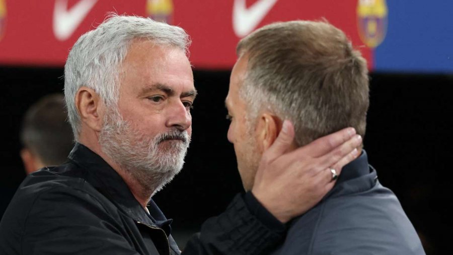Mourinho shkakton përçarje në dhomën e zhveshjes së Barcelonës