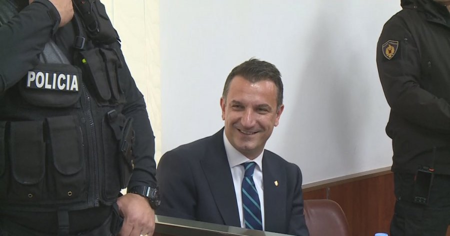 Veliaj merr drejtimin e Tiranës, firmos pagat nga burgu