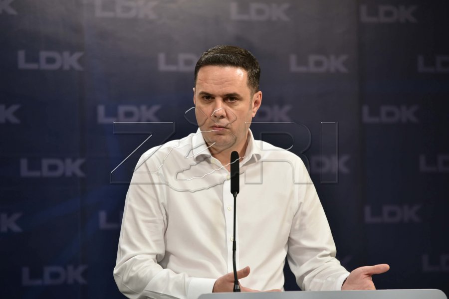 “Populli ka me ju dënu”, Abdixhiku kundër shkuarjes në zgjedhje: Prapë keni me u ulë me njerin e njejtë
