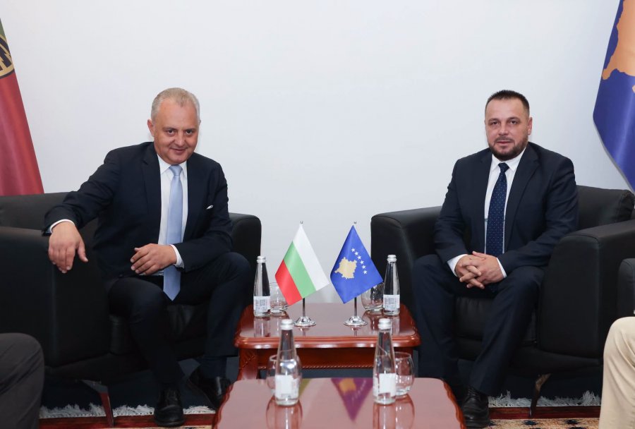 Maqedonci pret në takim ambasadorin e Bullgarisë, diskutojnë për situatën e sigurisë