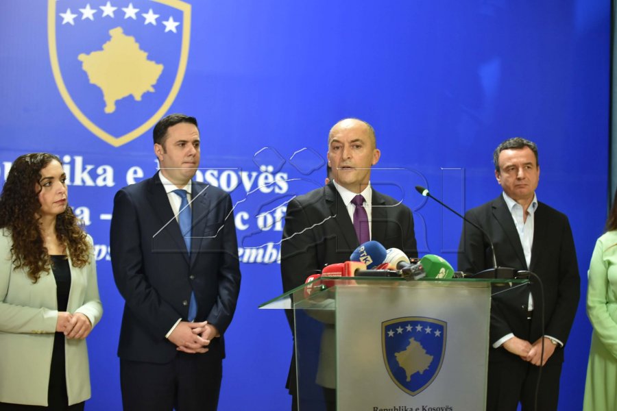 Nga marrëveshja Kurti-Abdixhiku te përçarja në LDK, Sejdiu përballë kundërshtimit të gjashtë deputetëve