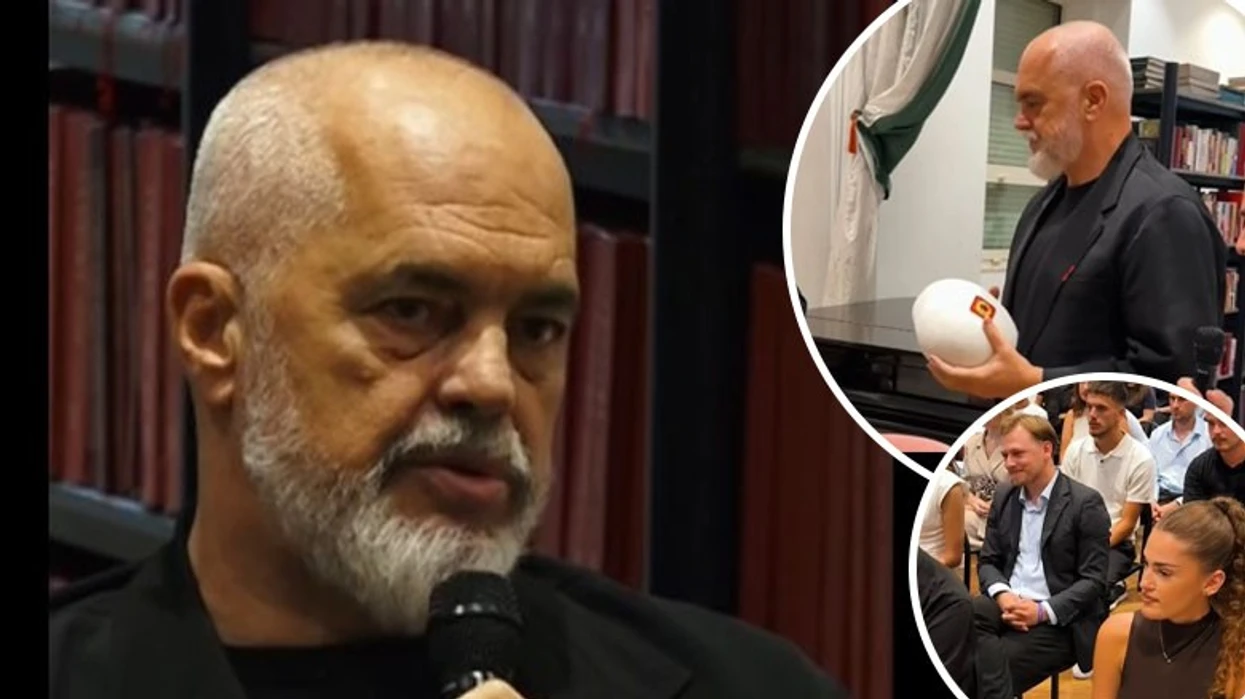 Studentë të Fakultetit Filozofik të UP-së i dhurojnë Ramës plisin me simbolin e UÇK-së, çka u tha kryeministri në takim?