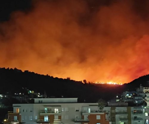 Zjarri në Himarë, banorët rrëfejnë natën e ankthit: Mezi kemi shpëtuar