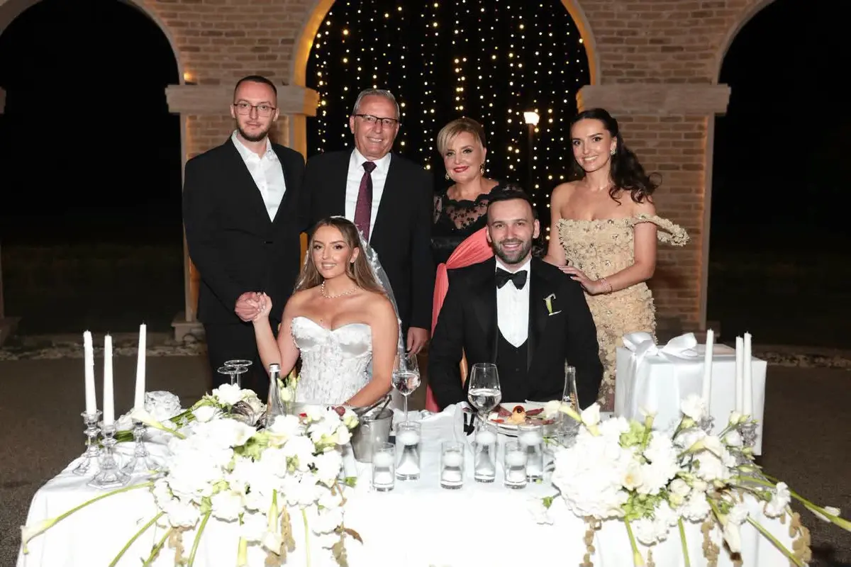 “Jemi krenarë për vajzën që kemi rritur”, martohet vajza e Bedri Hamzës