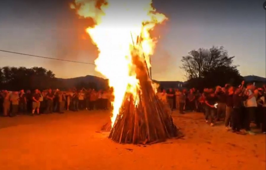 Në Gllogjan ndizet “Flakadani i Lirisë” në mbështetje të ish-krerëve të UÇK-së