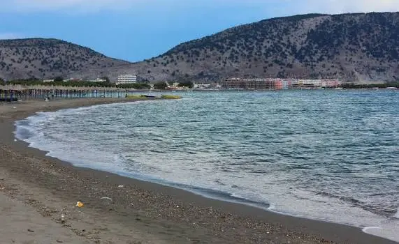 Humb jetën në plazhin e Velipojës 68-vjeçari nga Kosova