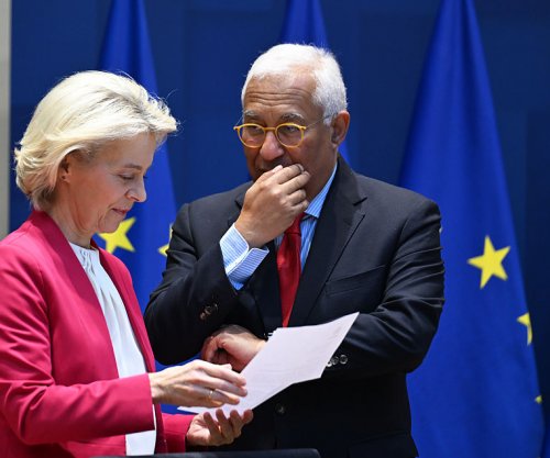 Der Leyen dhe Costa dënojnë glorifikimin e Mlladiqit: Pamjet nga varrimi ishin tronditëse
