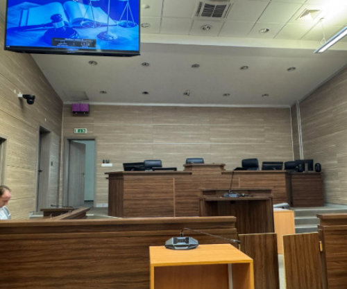 Pal Lekaj në pritje të vendimit, kalojnë 35 minuta dhe gjyqtarja ende mungon