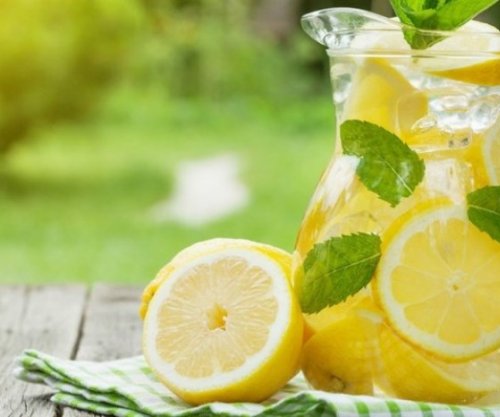 Përfitimet shëndetësore nga uji me limon
