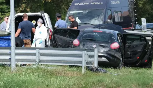 Një 35-vjeçar shqiptar u gjet i vdekur e me duar të lidhura brenda një veture në Itali