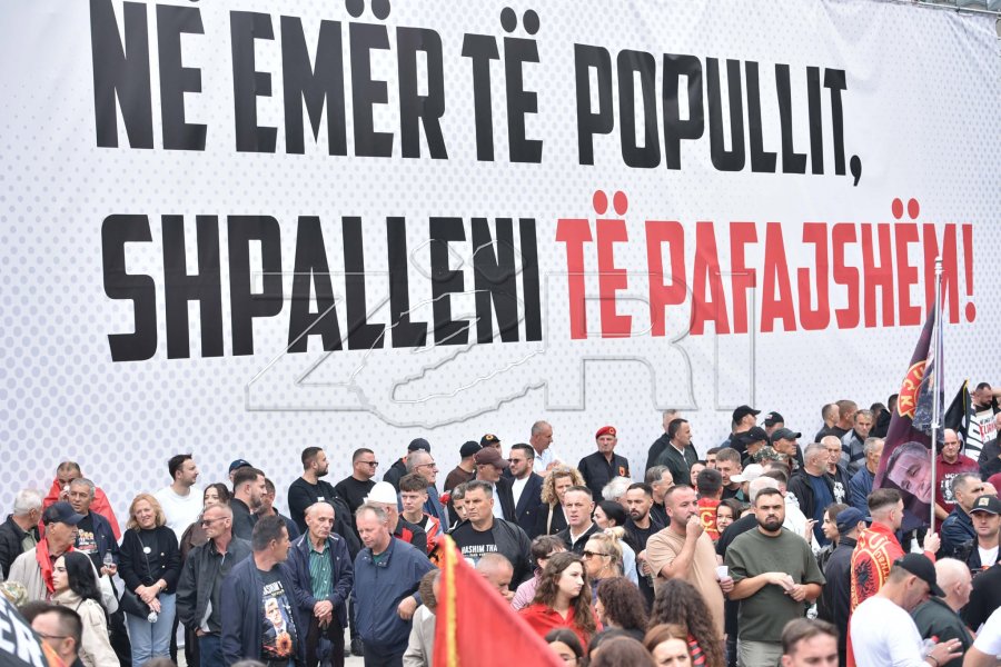 Nis “Marshi i Lirisë”, mijëra qytetarë në mbështetje të ish-krerëve të UÇK-së