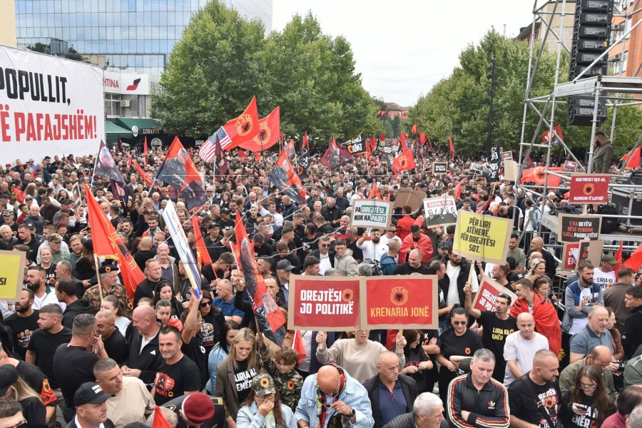 Hoxhaj: Mirëmëngjesi për 100 mijë shqiptarët që marshuan me UÇK-në në zemër