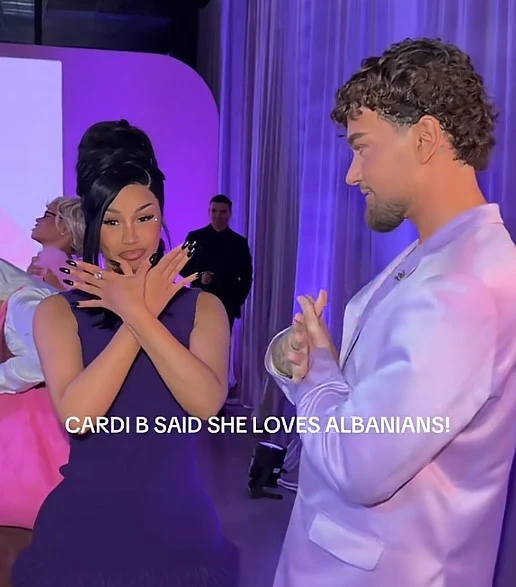 Cardi B bën shqiponjën dykrenare: I dua shqiptarët