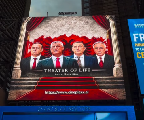 Fotografia e katërshes së UÇK-së del në “Times Square” [video]