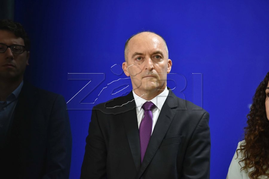 Sejdiu deklarohet pasi Kurti ia përmendi emrin në konferencë: Jam tërhequr nga gara, i kam njoftuar sërish