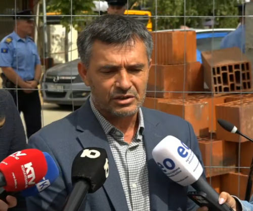 Asamblistët e LVV-së dorëzojnë kallëzim penal ndaj kryetarit të Prishtinës: Raporti i Auditorit evidenton mbi 26 shkelje