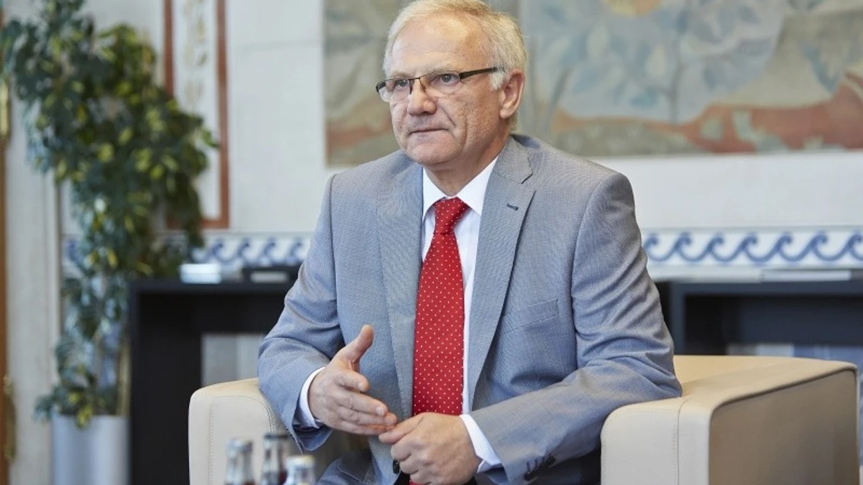 Ish-ambasadori Bimo: Procesi në Hagë është politik, nuk ka lidhje me luftën