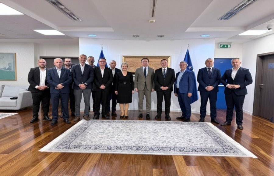 Kurti pret përfaqësuesit politikë të shqiptarëve të Luginës