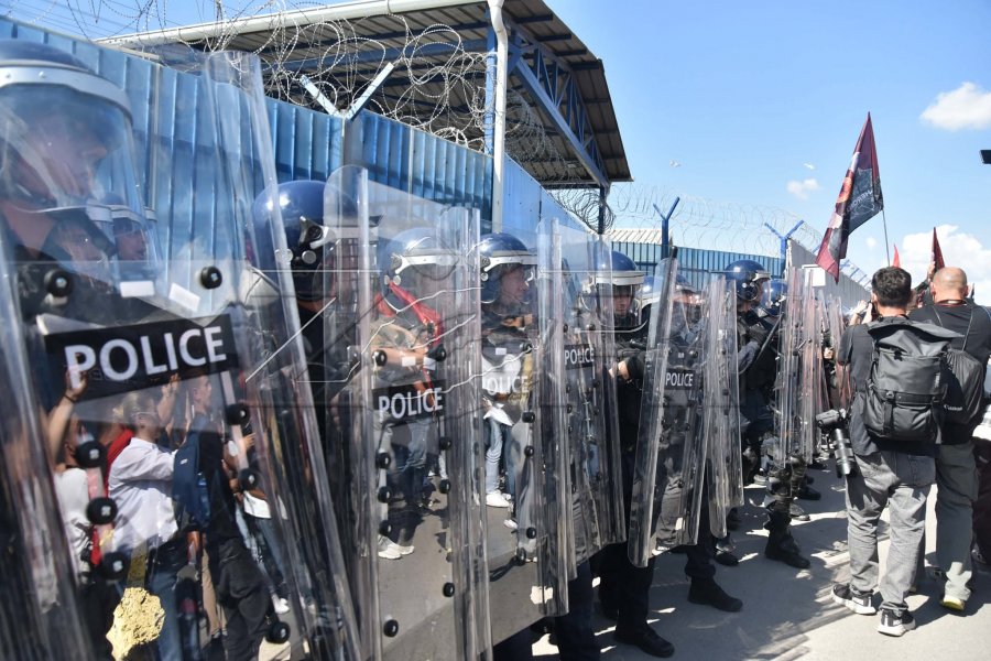 Dy protestues u shoqëruan në polici, njëri u ndalua për 48 orë
