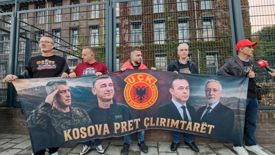 Mobilizimi nis në Hagë, qytetarët mblidhen para Speciales [foto]