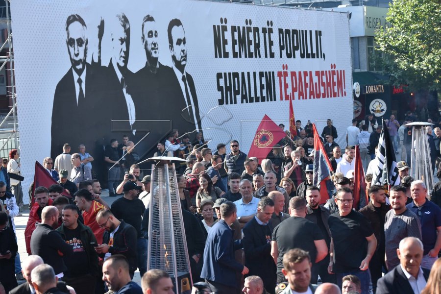 “Nuk e di si e mban toka këtë padrejtësi” - reagime të forta nga të famshmit shqiptarë pas vendimit për ish-krerët e UÇK-së