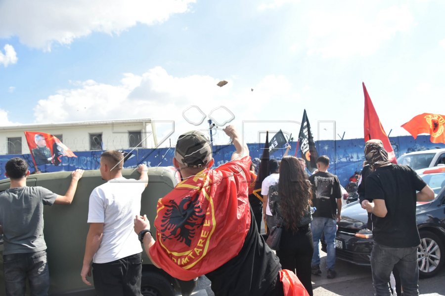Policia jep detaje për protestën e mbrëmshme te zyrat e EULEX-it
