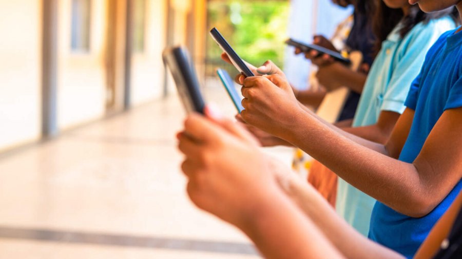 Shqipëri, rregulla më të forta për telefonat celularë në shkolla