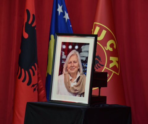 Jeta dhe veprimtaria e Flora Brovinës