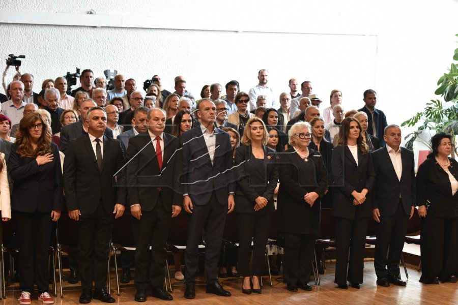 PDK-ja bën homazhe në nderim të Flora Brovinës
