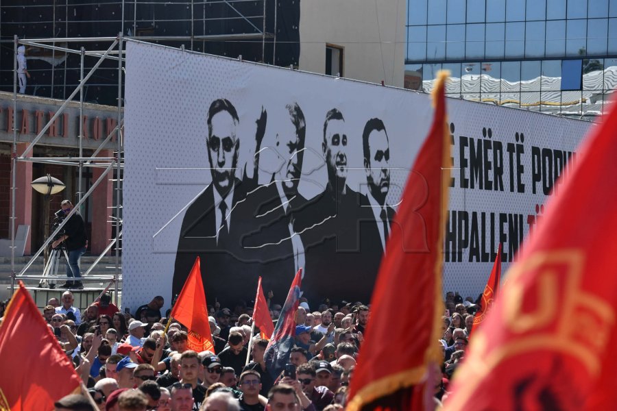 Koci: Falja e ish-krerëve të UÇK-së nga Presidenti i Kosovës është një mundësi