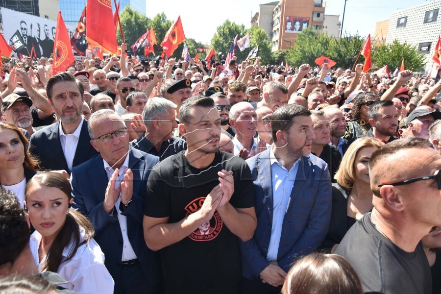 “Të gjithë në shesh”, Endrit Thaçi rishpërndan thirrjen e Çlirim Hazirit