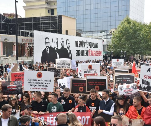 “Ligjëratat mbahen sot në shesh”, vazhdon protesta e studentëve kundër vendimit të Speciales