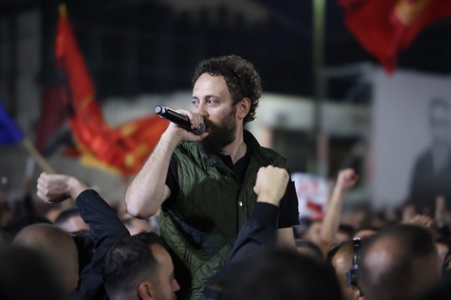 Çlirim Haziri në natën e tetë të protestës: Mos e ngatërroni qetësinë tonë me dobësi, durimi ynë po përfundon