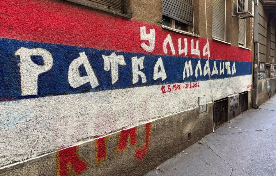 Serbët vazhdojnë glorifikimin ndaj Mlladiqit, shfaqen grafite në muret e Beogradit: “Faleminderit për Srebrenicën!”