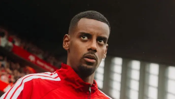 Lëndohet Isak, goditje e madhe për Liverpoolin
