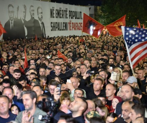 Haziri fton qytetarët në natën e 12-të të protestës: Edhe sonte, zëri ynë nuk hesht!