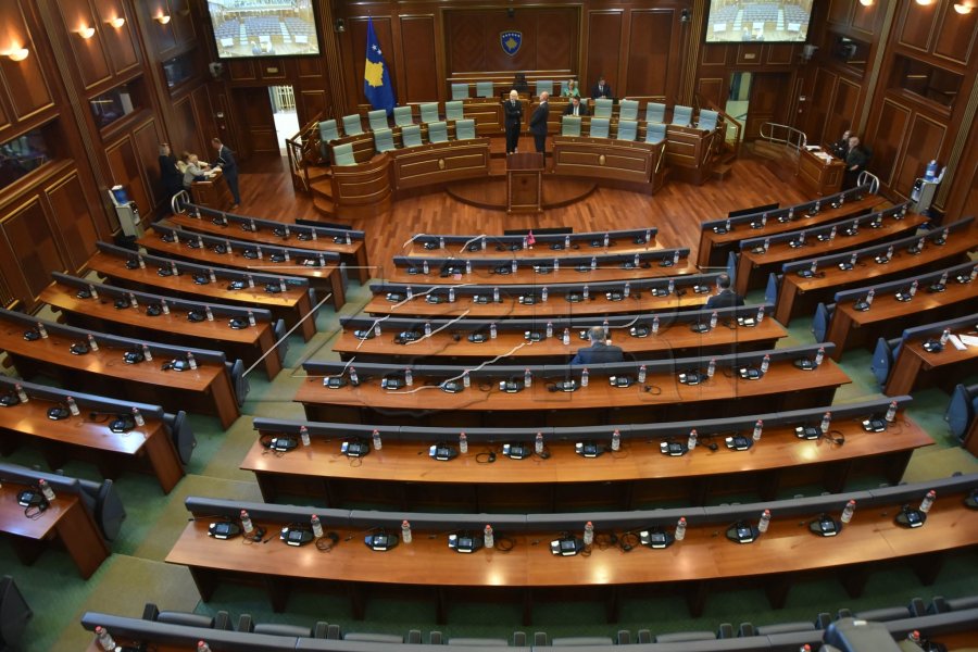Kalojnë mbi 45 minuta, Kuvendi ende nuk nis seancën
