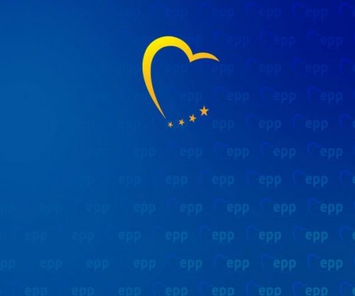 EPP-ja dënon nderimet shtetërore e ushtarake për Ratko Mladiqin në Beograd