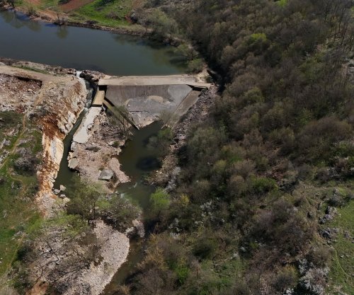 Për herë të parë në Kosovë, nis heqja e një dige për rikthimin e rrjedhës së lirë të lumit
