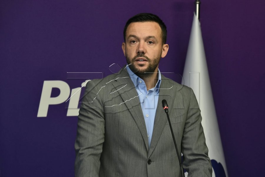 Arian Tahiri ua përcjell deputetëve ftesën për seancë të jashtëzakonshme