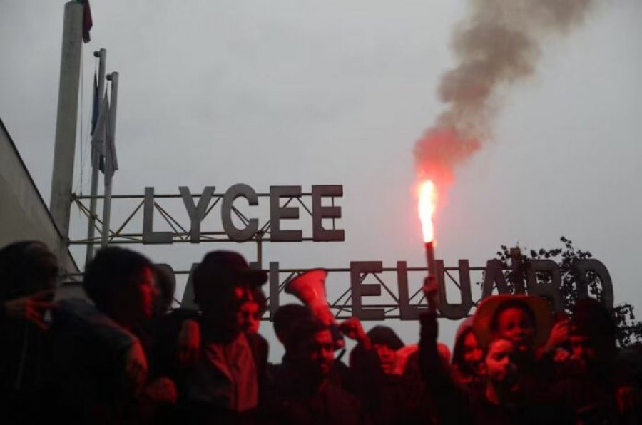 Protesta studentore përfshijnë Francën, dhjetëra të plagosur dhe qindra të arrestuar