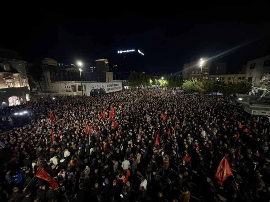 Alban Dudushi, Ermal Fejzullahu e Korab Shaqiri, sonte në protestën “Jo në emrin tim”